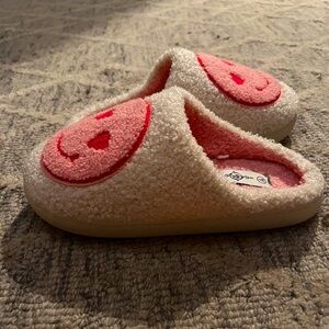 Sole Mates, pink heart face slippers, size 7/8
